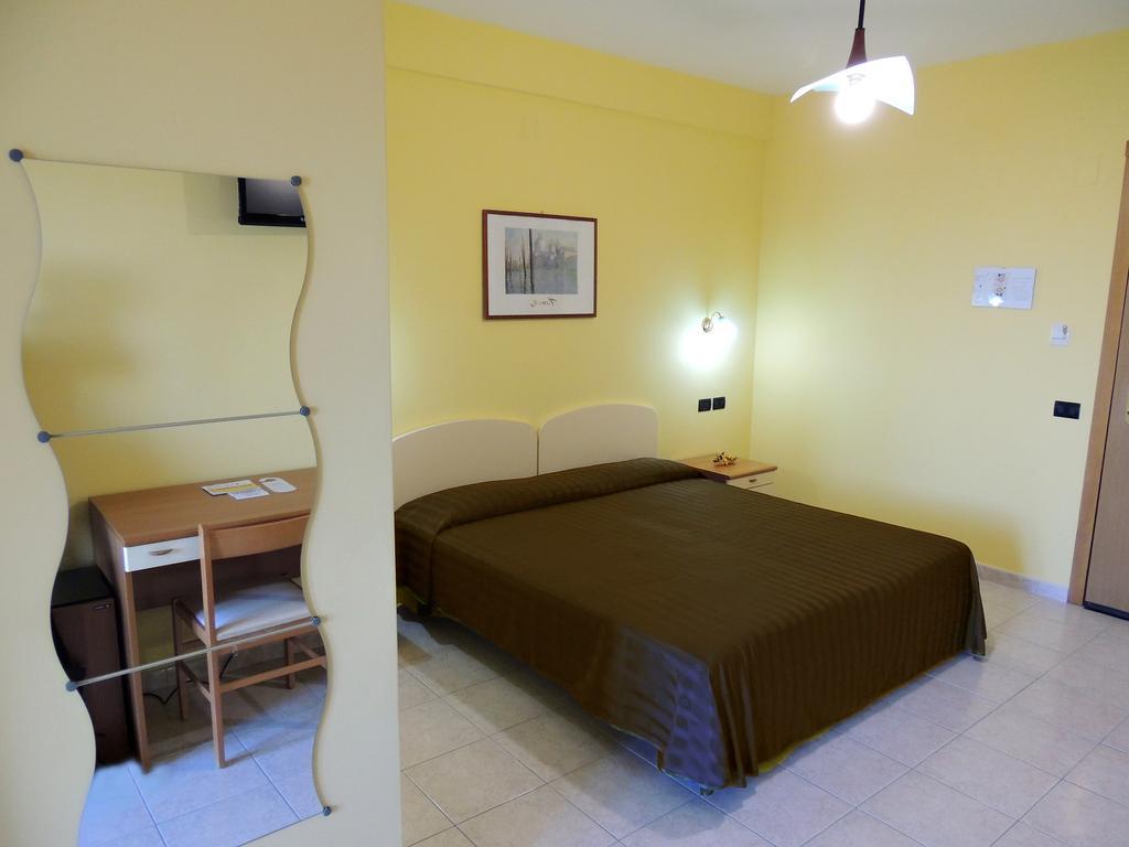 Monte SantʼAngelo B&B Angela חדר תמונה